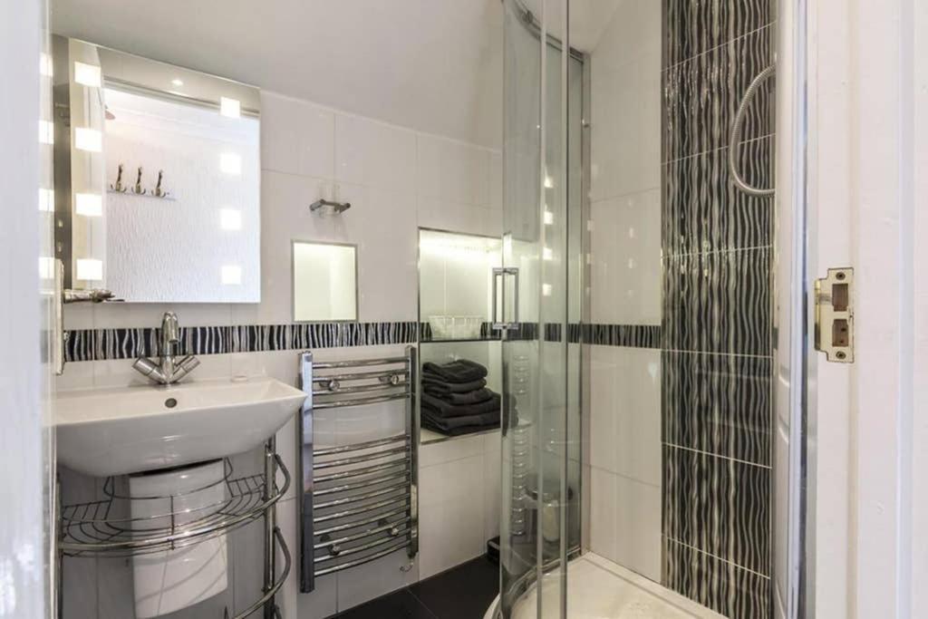 Beautiful Apartment With Private Pool Near Tenby Kilgetty Eksteriør bilde